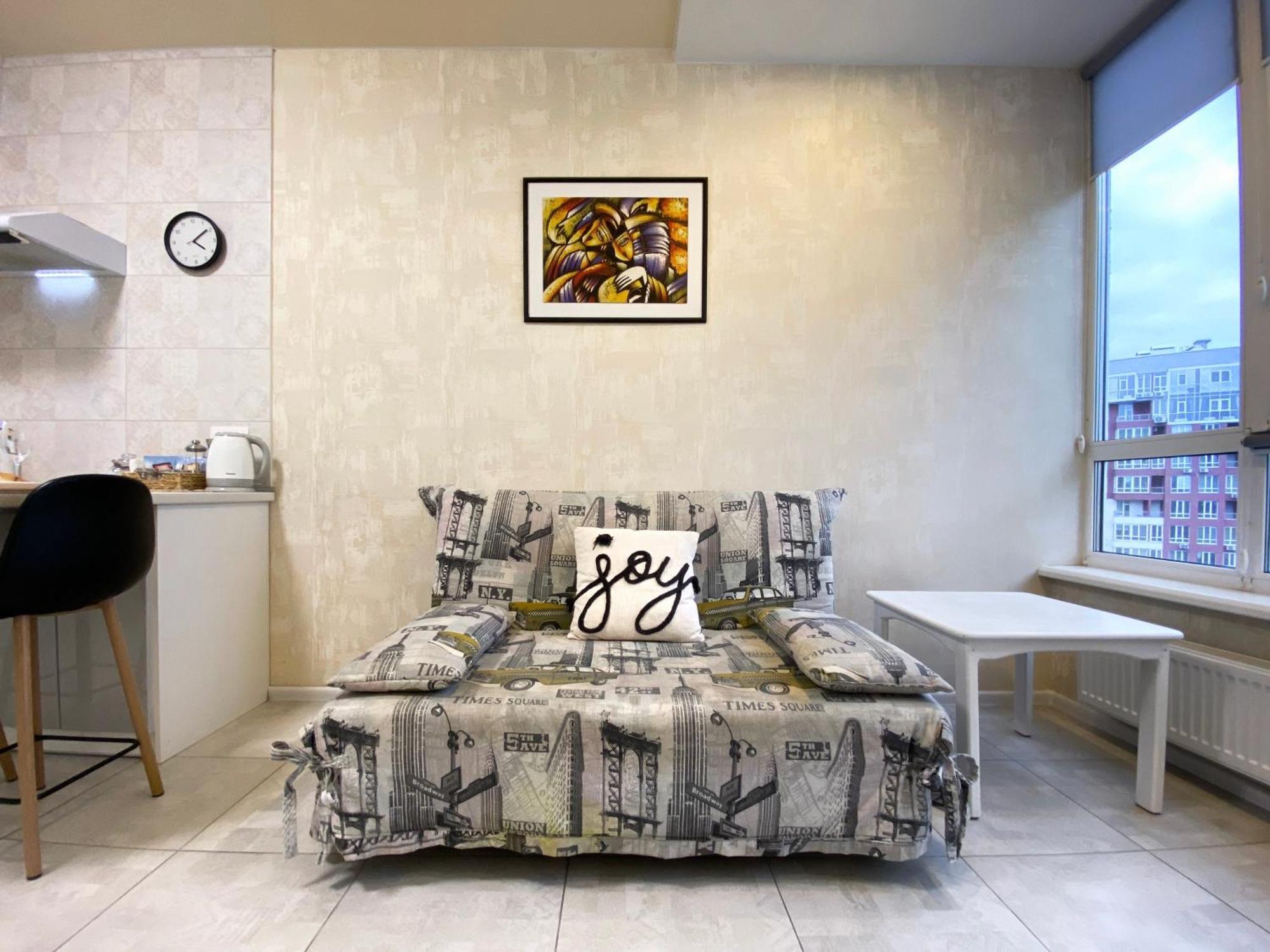 затишна і тепла квартира, метро лівобережна, мвц, інститут серця Apartment