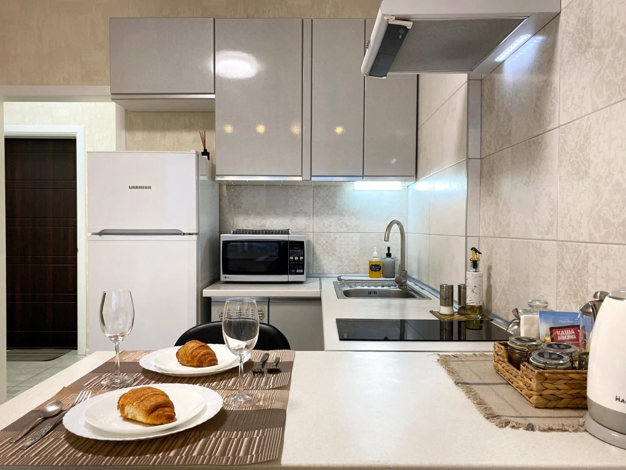 затишна і тепла квартира, метро лівобережна, мвц, інститут серця Apartment Kyiv